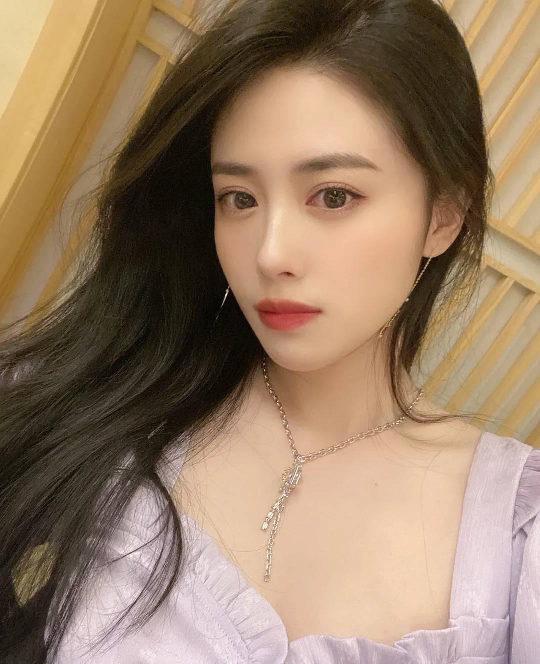 诱人长腿妹，甜美可爱好温柔